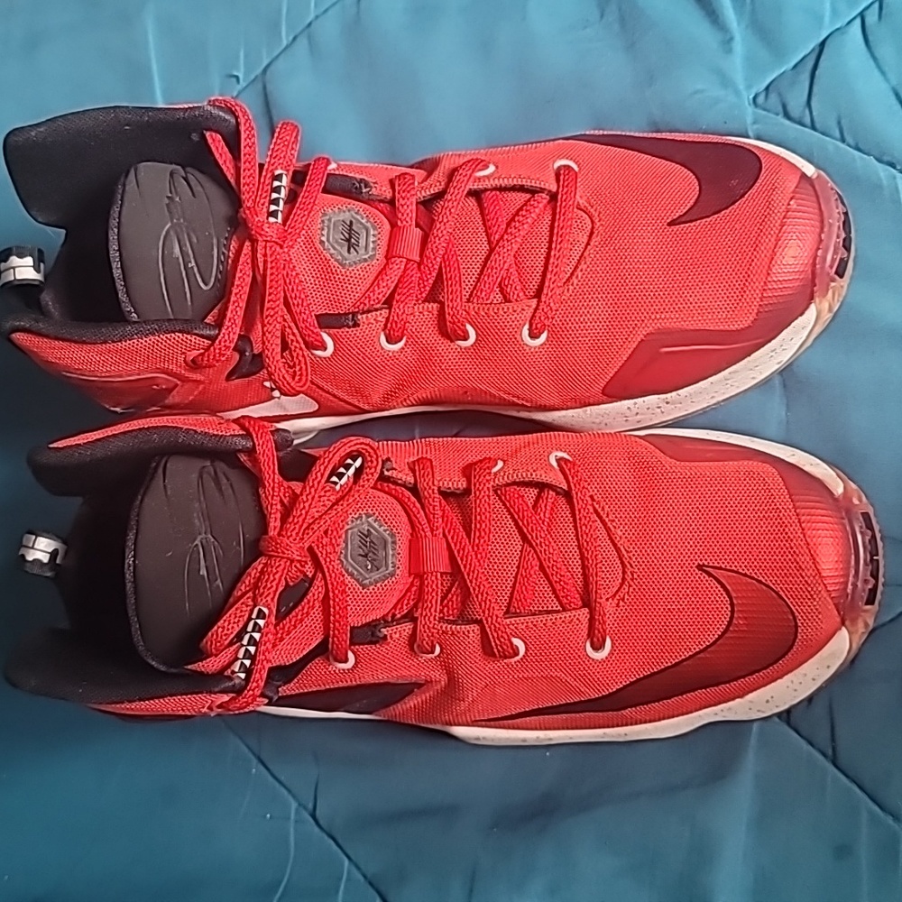Nike LeBron Xlll Sz 5